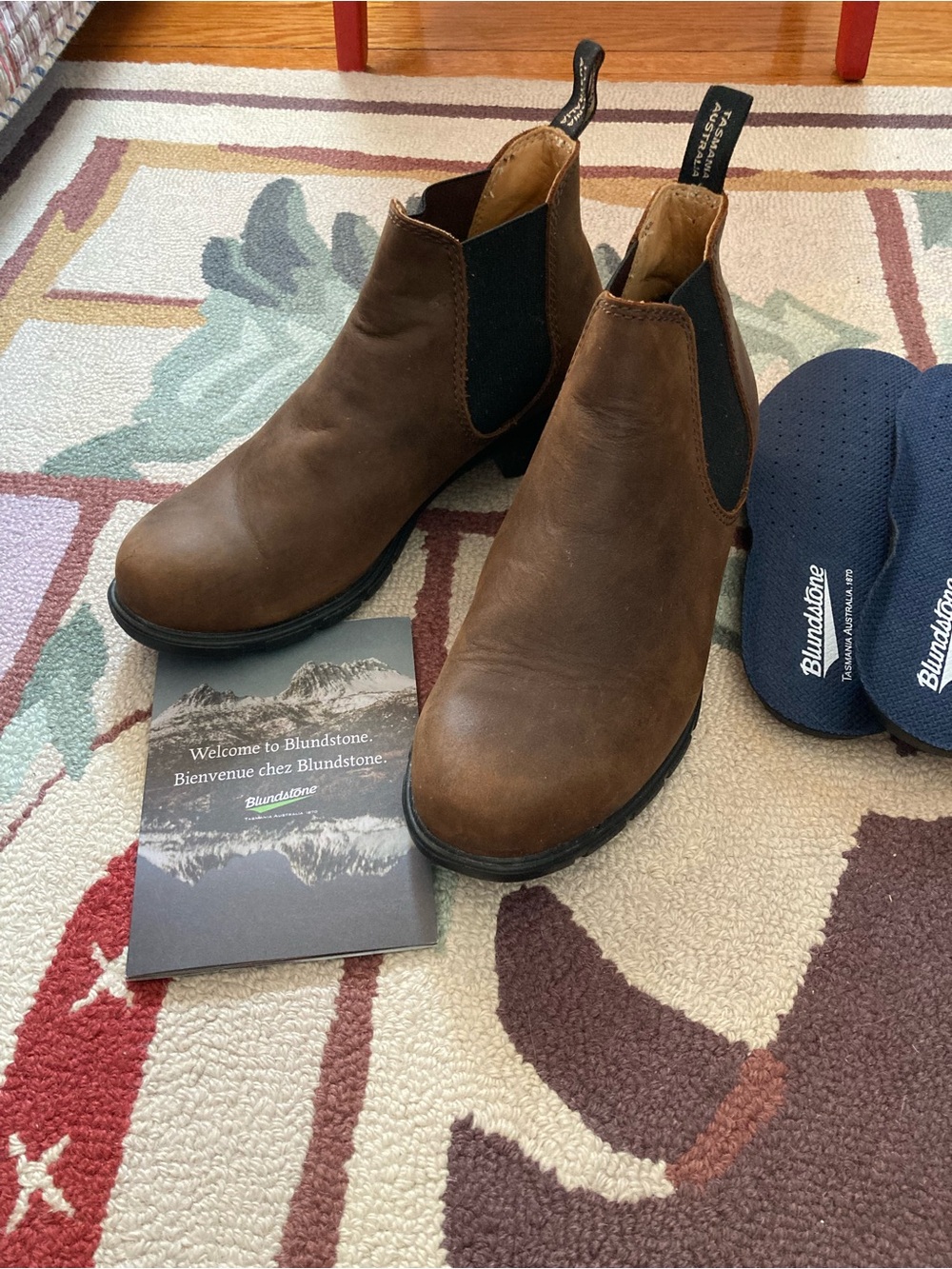 Blundstone Brown Leather Chelsea Ankle Boots with Black Elastic
